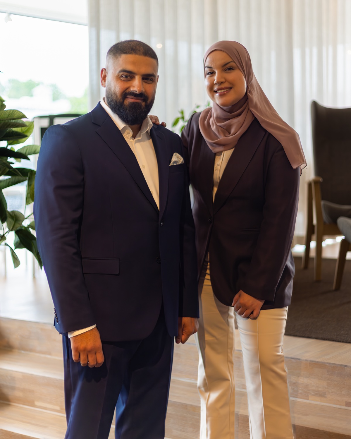 Anwar Al Saady och Marwa Al Aboddy, Novia Bemanning